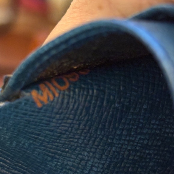 Louis Vuitton Epi Porte Monnaie Viennois Wallet in Toledo Blue - Picture 6 of 14